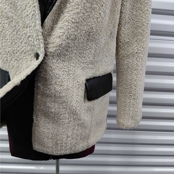 WeWoreWhat Womens Oversized Faux Fur Blazer Jacket Small Ivory Vegan Leather NWT - Picture 7 of 15